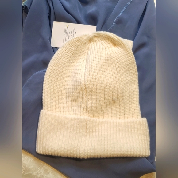 ⭐️ C & C California 2 Piece Set Beanie and Gloves * Read Details - Picture 6 of 10